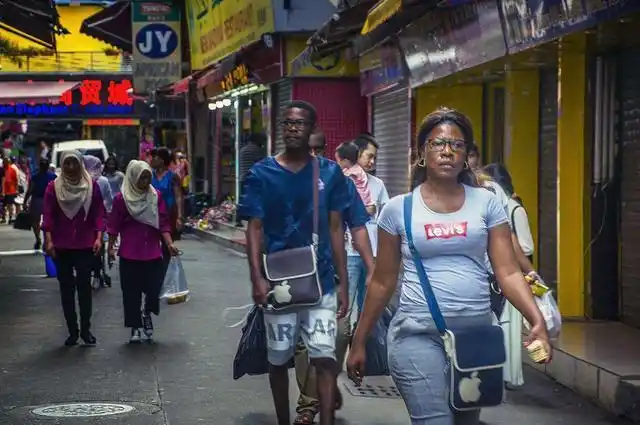 广州服装批发市场黑人朋友为什么这么多年入千万比比皆是