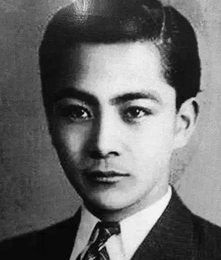 历史小故事:汪精卫叛国投敌,老者送一绝妙对联暗讽