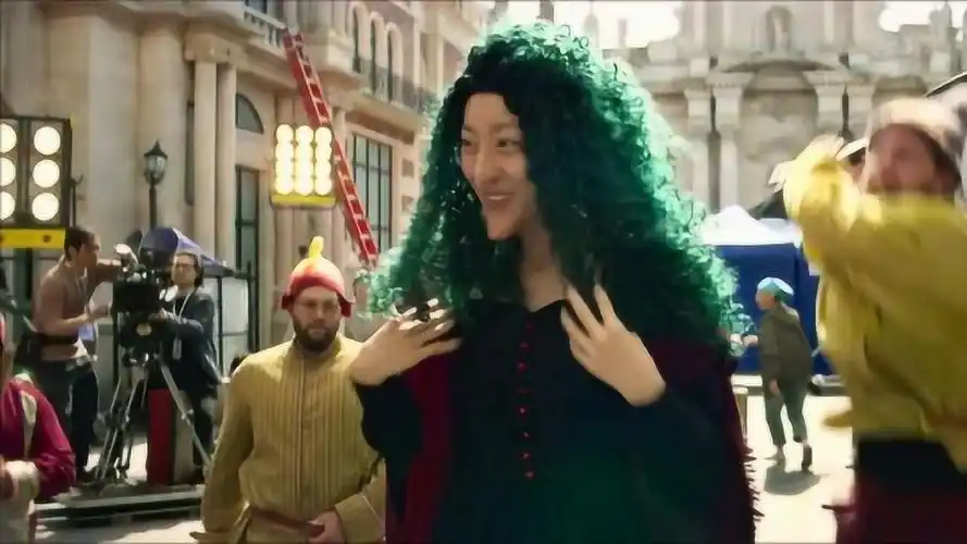 新喜剧之王女孩整容被导演看中结果却是当替身挨打扎心