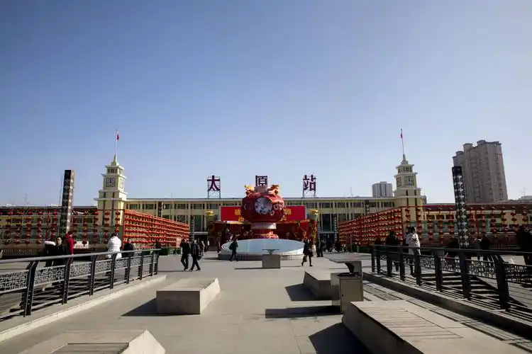 2019年春节前游太原火车站和五一广场