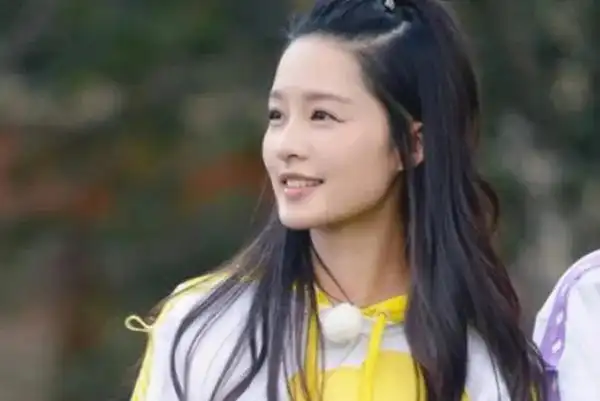 还记得2年前《奔跑吧》介绍李沁的台词吗?现在看来真是神预言了