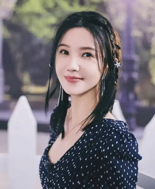 中的郑微,到《重返20岁》中的孟丽君,再到《南极之恋》中的荆如意