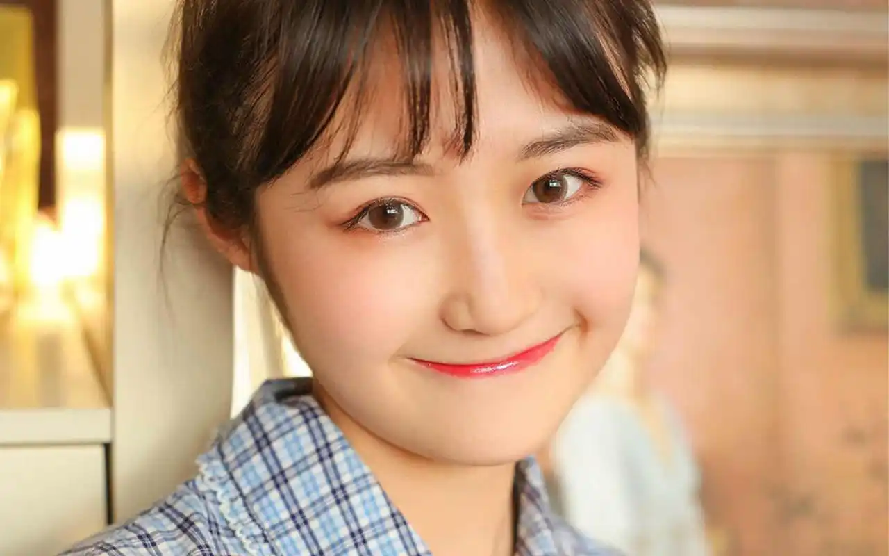 可爱俏皮萝莉美少女私房写真桌面壁纸