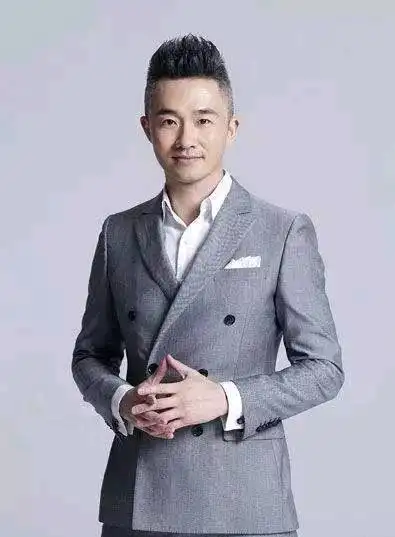 王萌萌:曾是央视最美主持人,为婚姻放弃一切,丈夫患病不离不弃_王雷