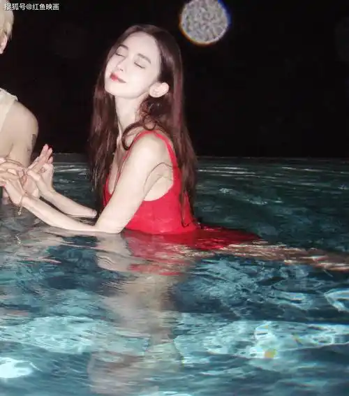 娜扎红泳衣性感写真