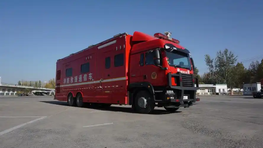 汕德卡6x4 12米应急救援指挥消防车外观