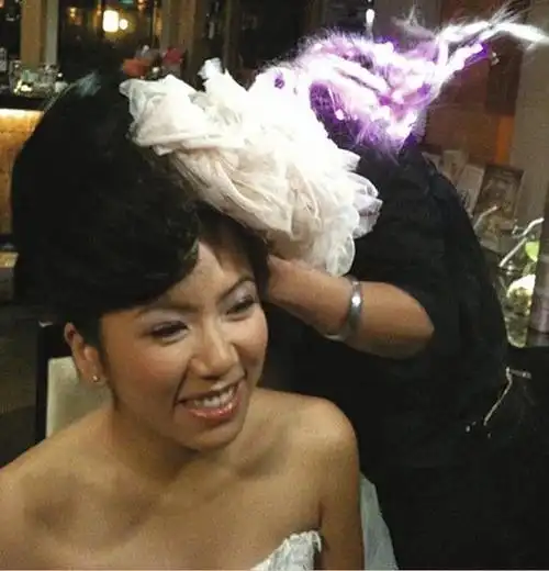 黎明开个唱,妻女到场欣赏,阿wing陪5岁女儿与台上黎明秘密互动