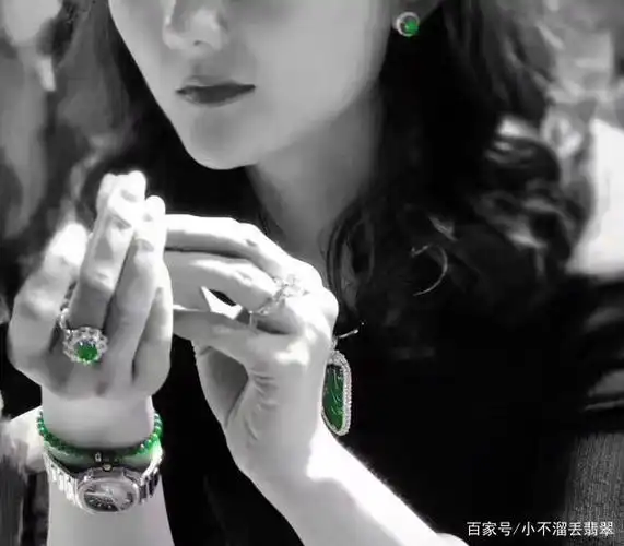 女人佩戴翡翠的300个理由