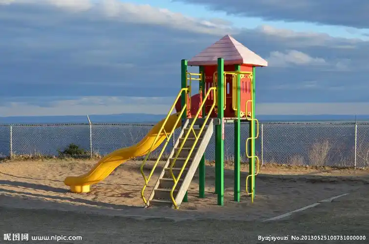 滑滑梯图片
