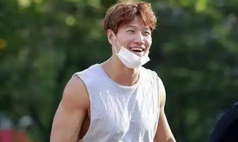 恭喜金钟国获得sbs演艺大赏,拿奖时热泪盈眶,现在只差结婚了_时候