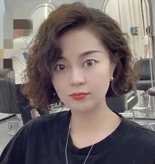 9款适合40到60岁女人的烫发,都是现在流行款式,时尚减龄好打理_发型