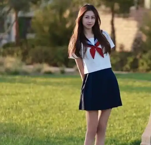 孙悦的老婆陈露最近又在社交媒体上发布了她35岁生日的照片,这一系列