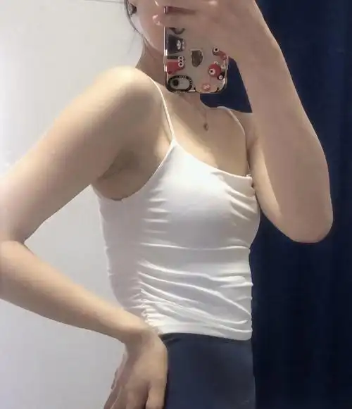 的运动面料,吸湿排汗效果明显,包裹感刚刚好舒服不压胸266内有胸垫