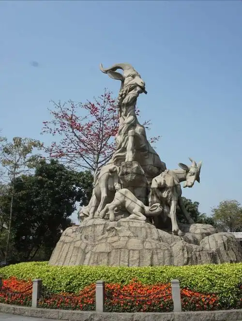以五羊为标志的越秀公园,是来广州游人必打卡的地方,因此得名羊城.