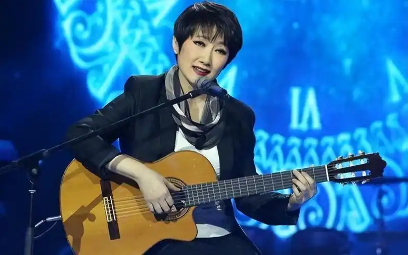 回顾62岁成方圆老成这样子多年后王刚自责说是我对不起圆子