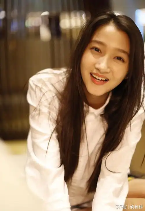 五官精致的国民闺女关晓彤面部超清特写原图让你一次看个清