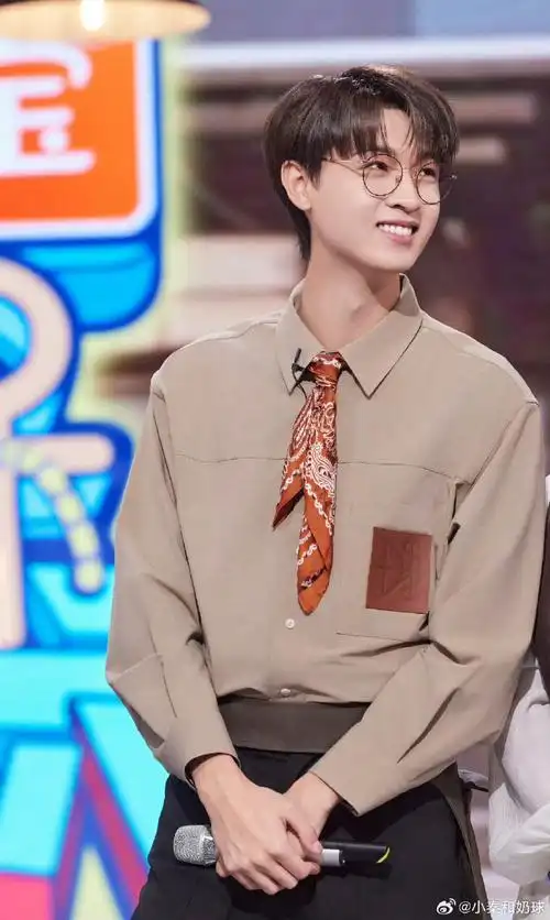 秦霄贤你好星期六##秦霄贤##秦霄贤巴黎时装周首封