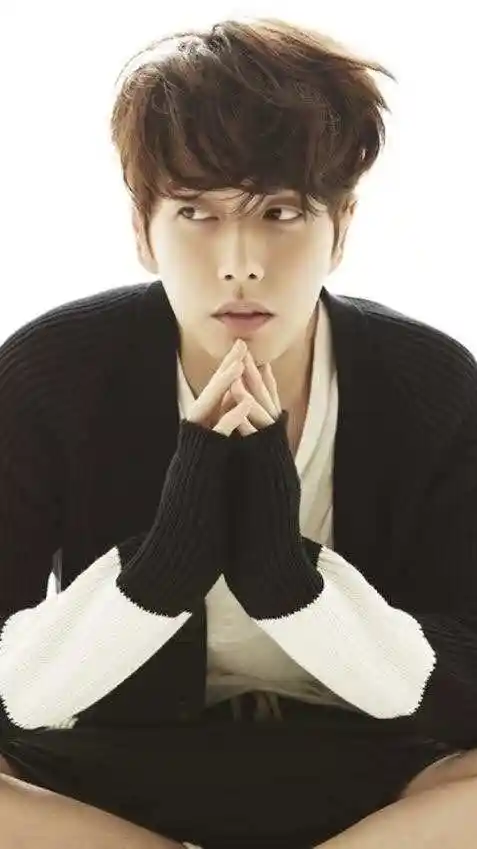 朴海镇花2亿韩币为陪伴7年的经纪人买高级车辆