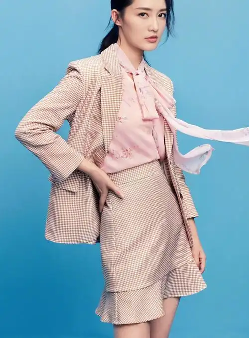 女神李沁:第4101期时尚潮流穿搭美图