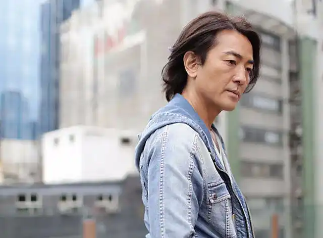 有种发型叫作郑伊健:52岁依然飘逸潇洒,网友:脱发绝缘体!