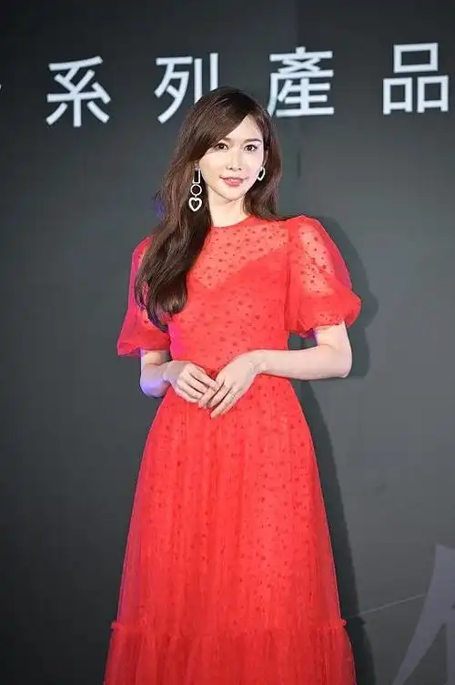 "台湾第一美女"林志玲名不虚传,身穿红色长裙,真是肤白貌美|裙子|礼服