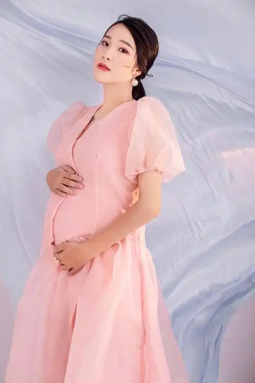 孕妇写真超仙粉色的调调配上泡泡袖纱裙09