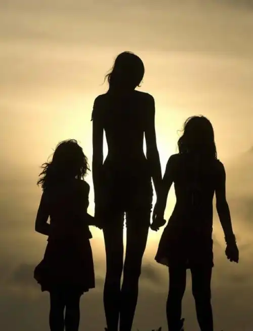 巴西女巨人:14岁少女身高2.06米