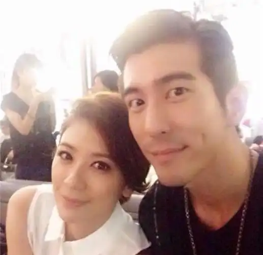 如今结婚3年过得不简单嫁给爱情的贾静雯越来越年轻了,并为修杰楷连生