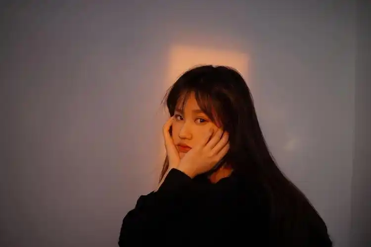 孟慧圆全新创作专辑《盲人戴莫》上线 宝藏歌手回归真我__财经头条