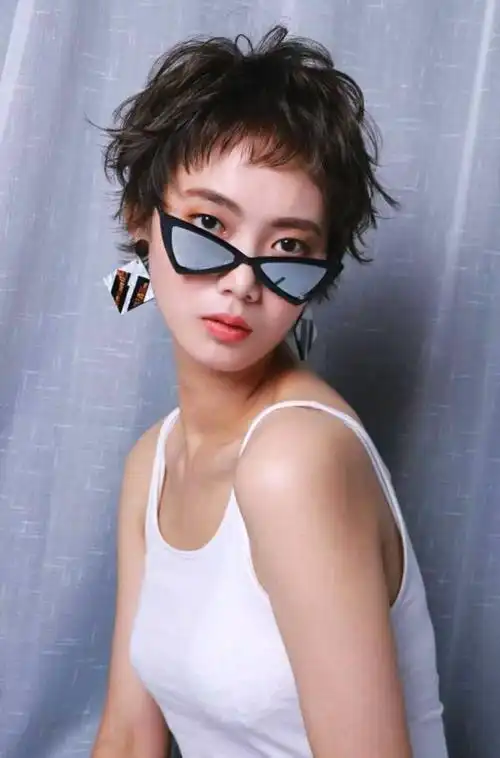 沙发发质剪什么短发发型好看?