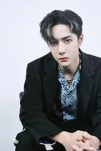 王一博新造型出席活动,粉丝表示再次被酷盖的颜值征服