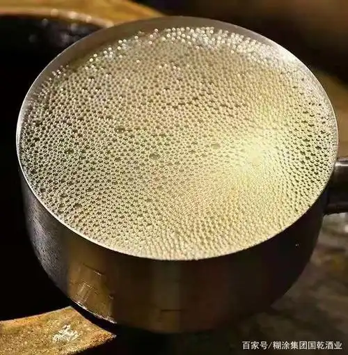 白酒表面有泡沫,你知道这叫"酒花"吗?