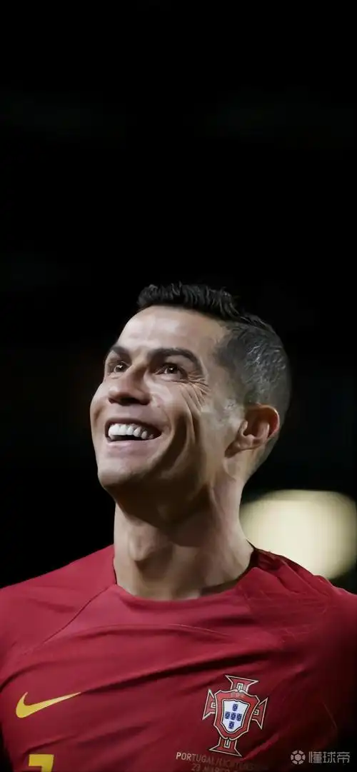 手机壁纸分享-葡萄牙国家队c罗. 喜欢拿走[红心]|葡萄牙|c罗|懂球帝