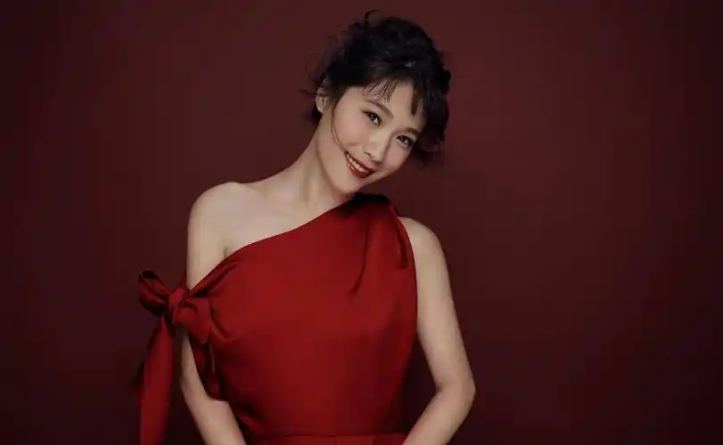 《养生堂》主持人悦悦,爆唯美写真,因太漂亮遭骚扰,她近况如何_刘洪悦