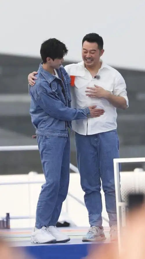 原创奔跑吧沙溢又被羡慕蔡徐坤的动作让粉丝垂涎三尺父子情太难得