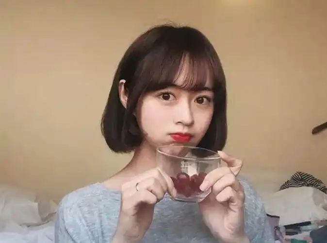 学生头女生短发内扣齐下巴造型清新甜美