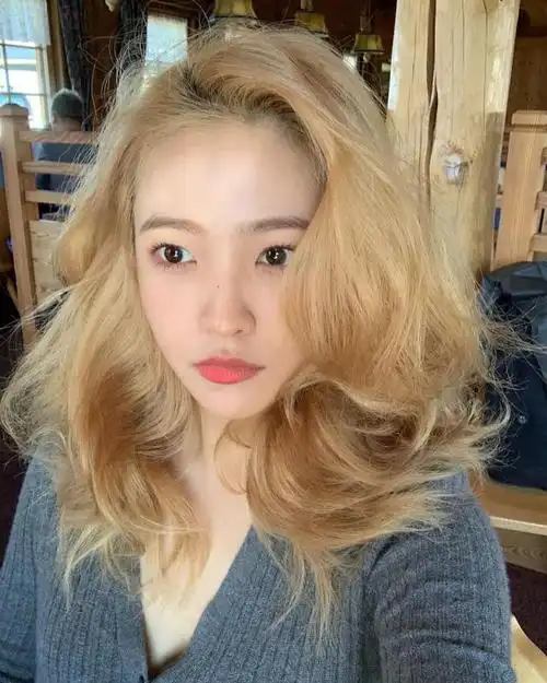 金发的话是人偶!yeri瑞士美照送达