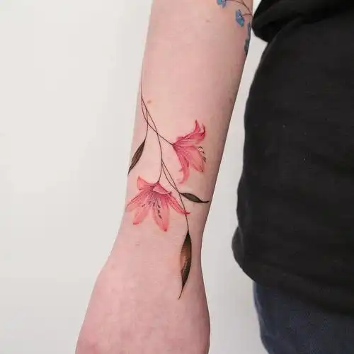 适合女生小臂鲜花纹身图案,唯美又好看#纹身  #合肥纹身  #小清新纹身