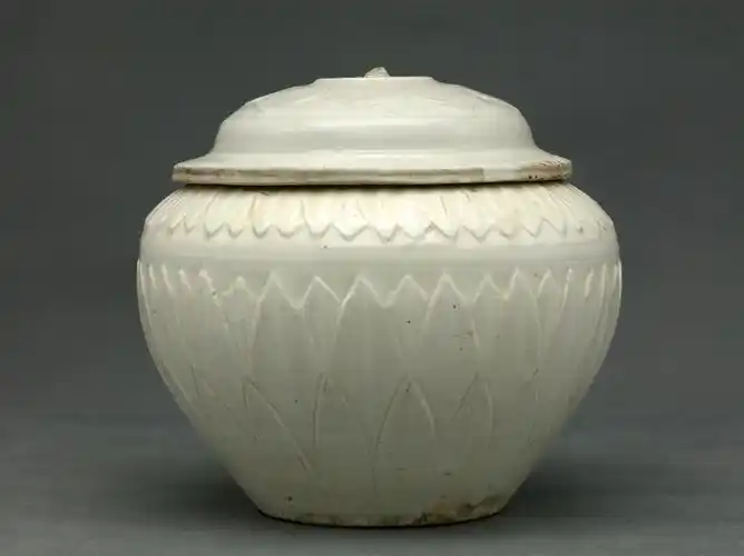 北宋定窑白釉"官"款莲纹花蒂钮盖罐鉴赏|陶瓷,瓷器鉴赏知识|样子收藏