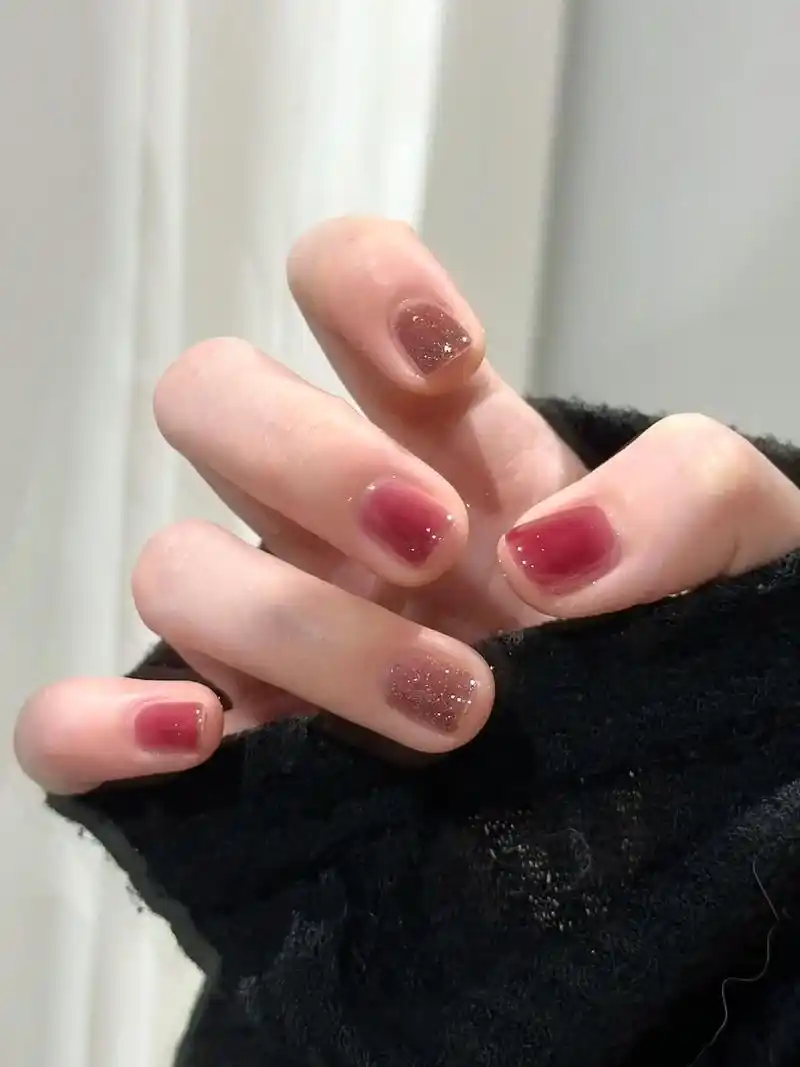 超级漂亮的浆果红配色.#短指甲也可以这么美 #美甲分享 #女 - 抖音