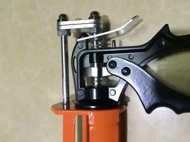 厂家批发直筋玻璃枪橙色 供应耐用 玻璃胶 枪压胶枪