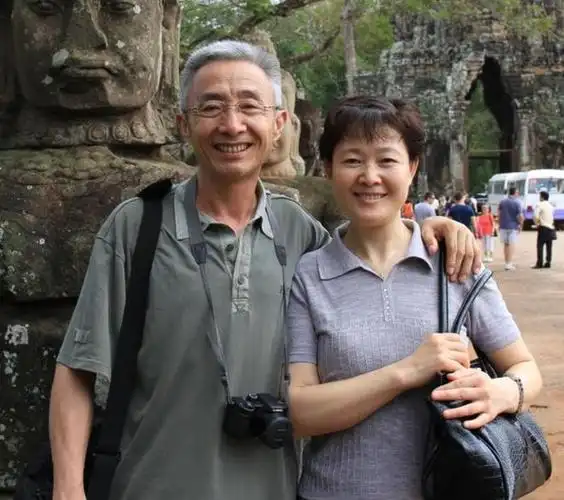 65岁教授戴建业走红记被争议的文人风骨背后是对妻子的深情