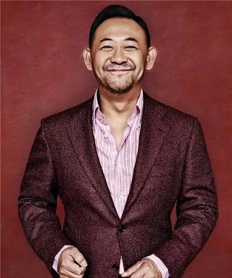 姜武,原名姜小兵,1969年11月4日出生于河北唐山,中国内地影视男演员