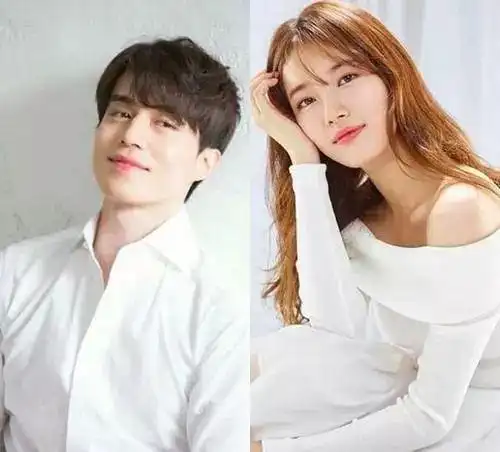 他出道20年成晚辈"助手",曾认小13岁女友引热议……_李栋旭