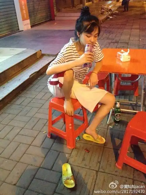 求黄灿灿无水印照片