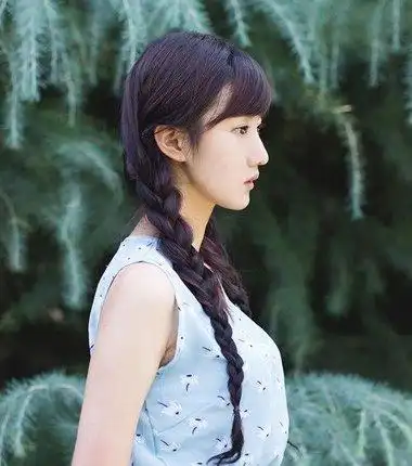 长脸额头高的中学生女生应该怎样扎辫子女学生扎发发型图片3