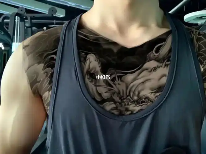 花胸纹身花胸龙纹身