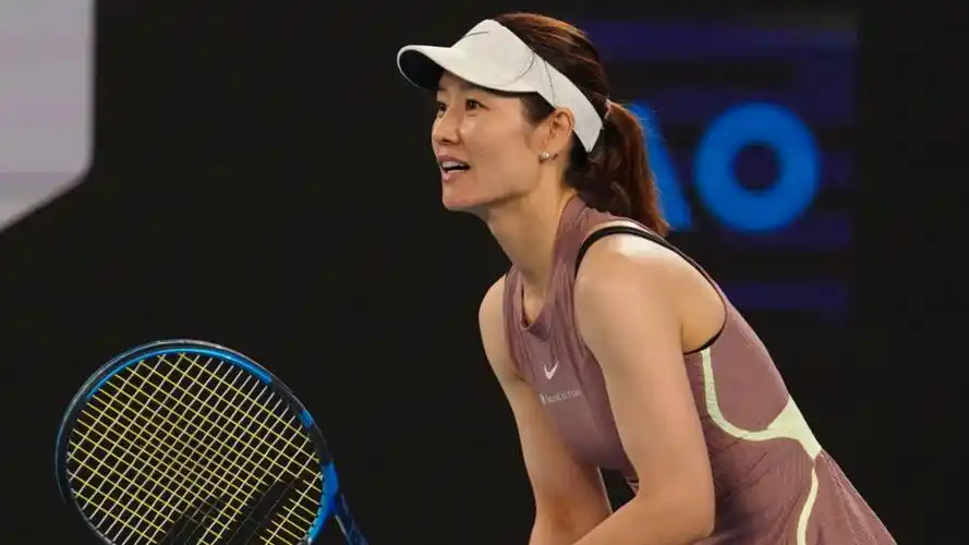42岁李娜出战澳网元老赛,身姿出众引球迷尖叫,现场直呼我还爱姜山