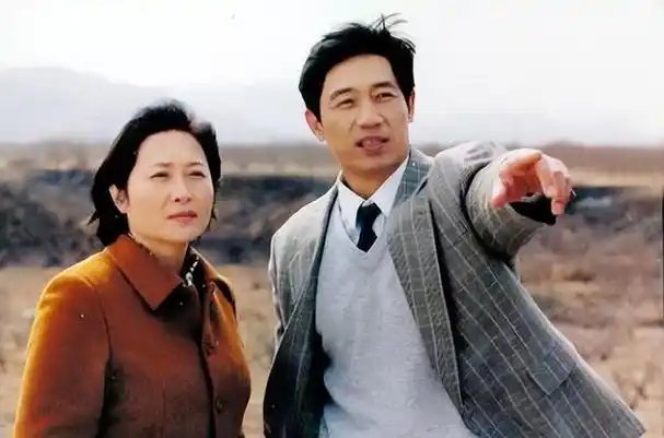 著名演员石凉:丛珊是他前妻,二婚娶圈外人生一女,对儿子有愧疚