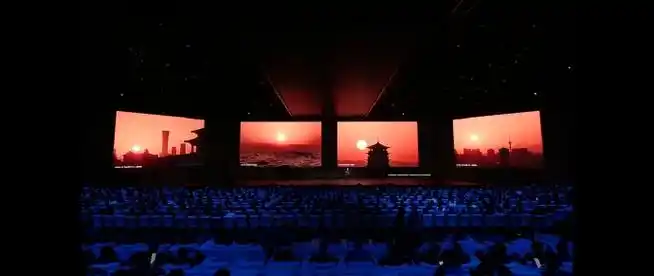 万像素,支持3x光学变焦,还有蔡司全焦段人像,4k电影人像和长焦悬日